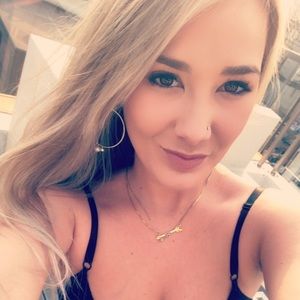 Meet your Posher, Anieca